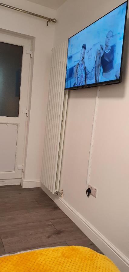 New Cozy Apt. House With Parking. Entire Space Apartment *