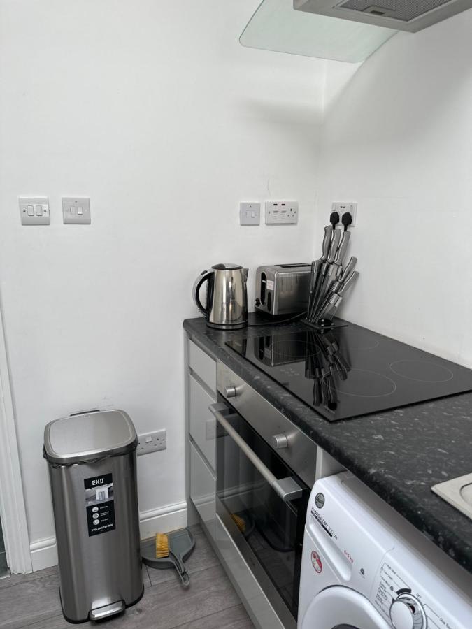New Cozy Apt. House With Parking. Entire Space *
