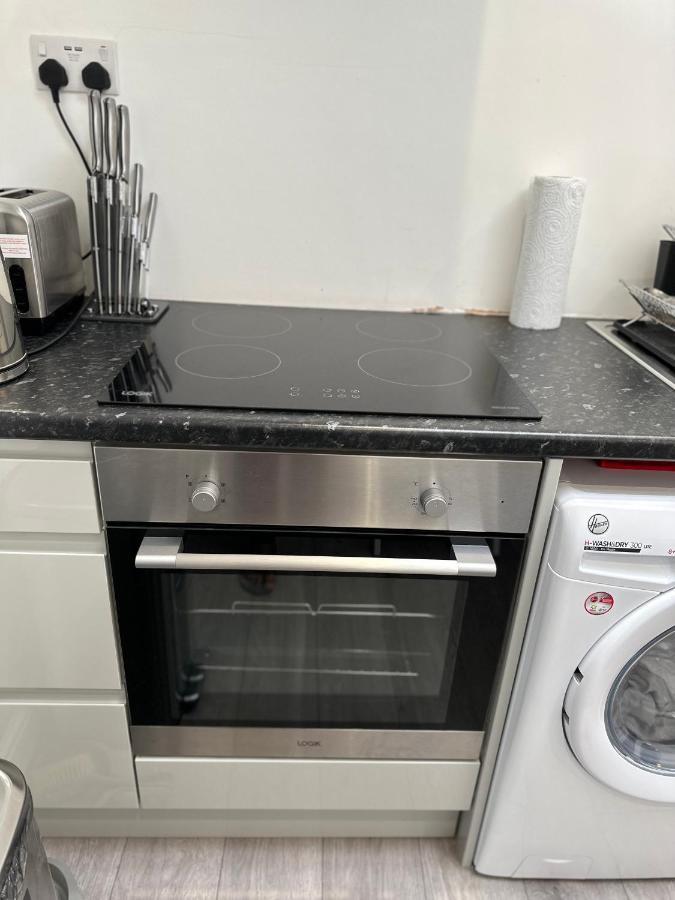 New Cozy Apt. House With Parking. Entire Space Apartment Erith