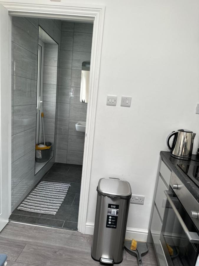 Apartment New Cozy Apt. House With Parking. Entire Space Erith